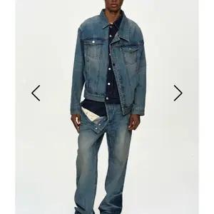 앤더슨벨 레이어드 와이드 팬츠 UNISEX ASYMMETRIC LAYERED WIDE-LEG JEANS apa871u(BLUE)