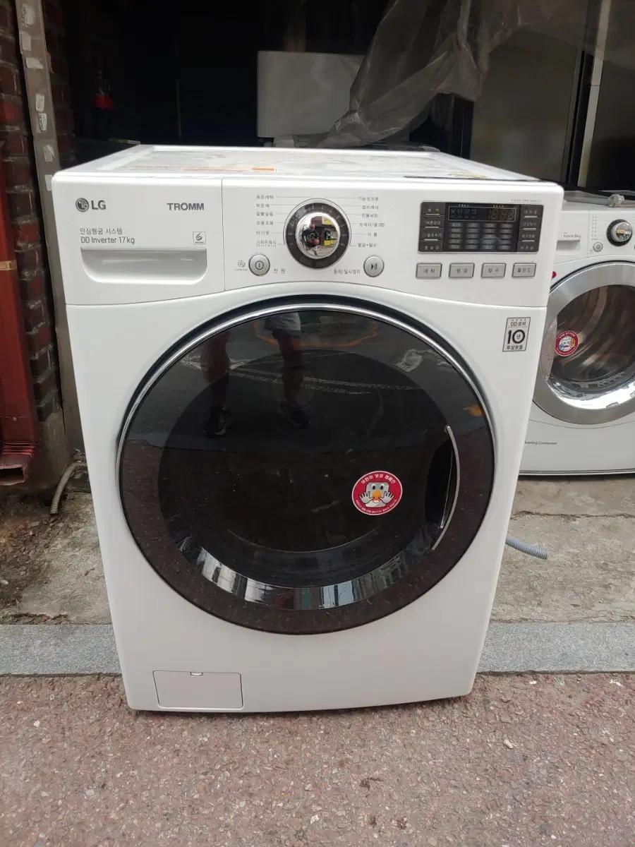 LG 트롬 드럼세탁기 17kg (상태 최상 / F17WD)[상태 및 상세 설명]LG TROMM 드럼세탁기 17kg (화이트) 판매합니다!모델명: F17WD용량: 17kg