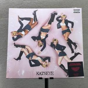 [싸인LP] 캣츠아이 (KATSEYE) - WILD (Crimson color)