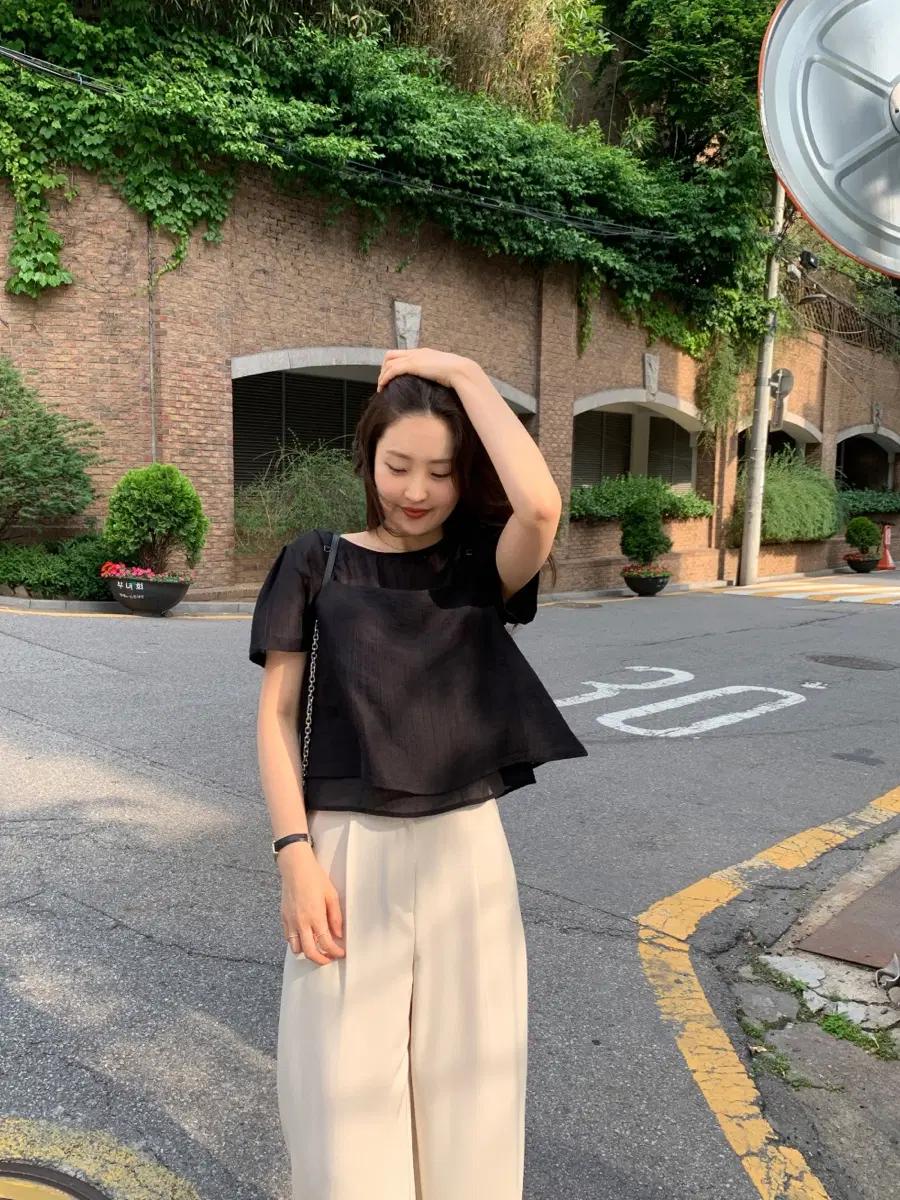 [하객룩/출근룩/데이트룩 추천] 베하르 프레드 레이어드 블라우스 블랙