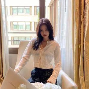다니엘귀조 모헤어 크롭 가디건 아이보리 (제니, 로제 착용)