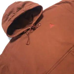 나이키 ACG 풀오버 후드 티셔츠 레드스톤