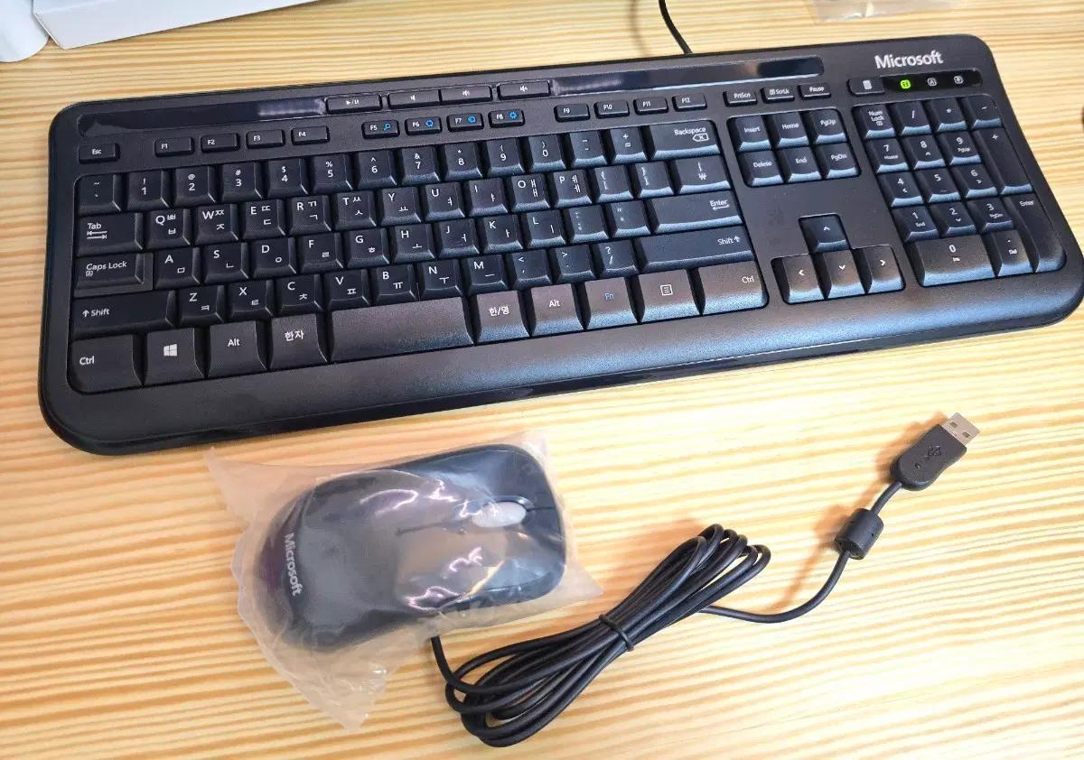 마이크로소프트 Wired Keyboard 유선 키보드 600 마우스 세트 판매합니다