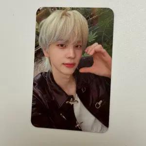 투어스 신유 더현대 포카