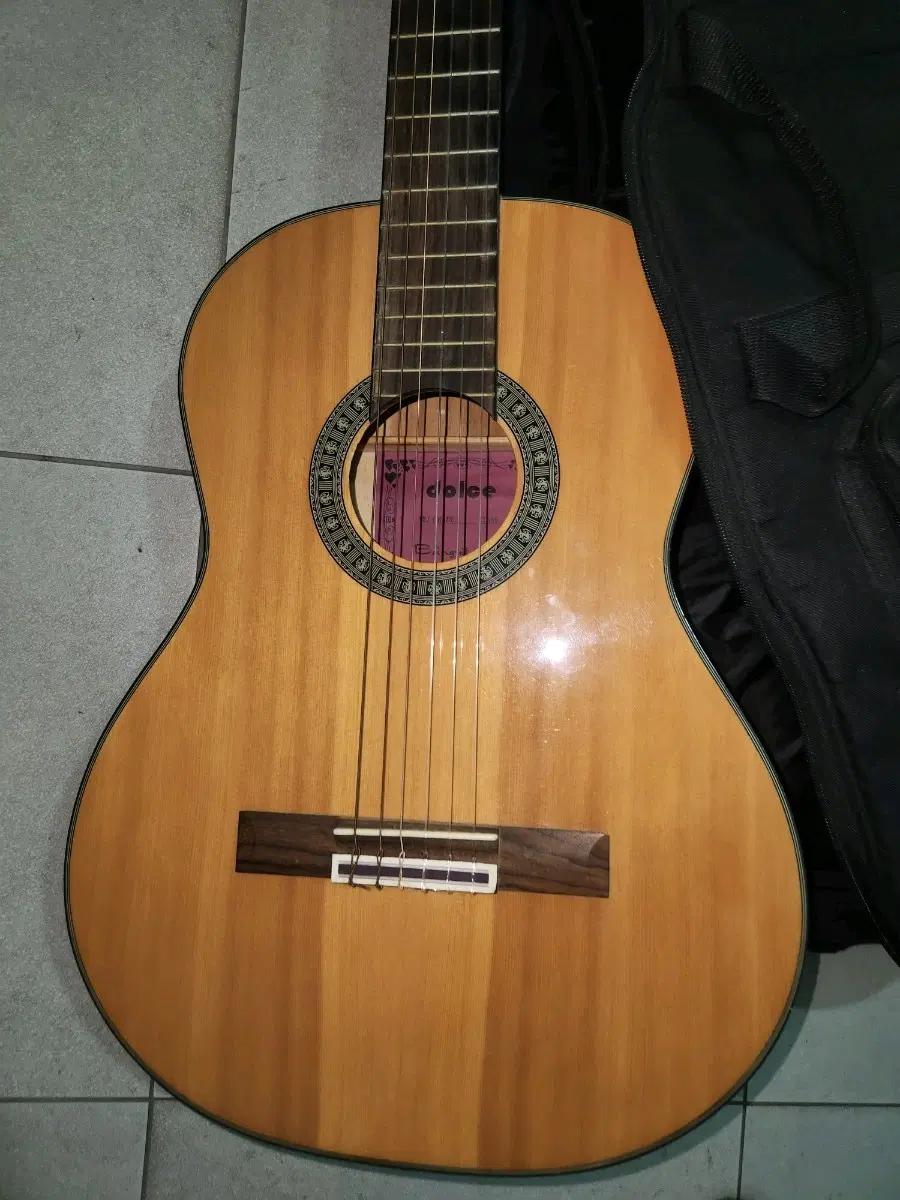 Sein guitar dolce(돌체) 클래식 기타 판매합니다 Sein guitar dolce(돌체) 클래식 기타 판매합니다ㅡ직거래만가능