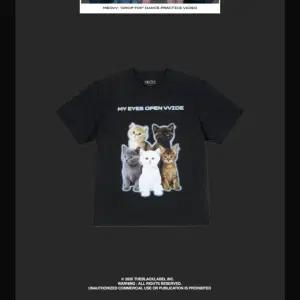 MEOVV TEAM MEOVV T-SHIRT 미야오 티