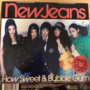 뉴진스 앨범 및 시즌그리팅 팝니다