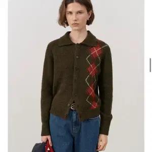 던스트 UNISEX OPEN COLLAR ARGYLE KNIT CARDIGAN KHAKI_UDSW4C115K2