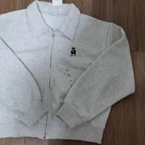 스파오 칼라넥 크롭 집업