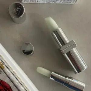 프라다 립밤 그린 U000 무색 새제품