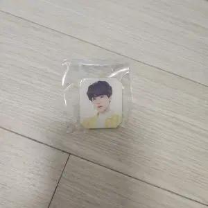 럽셀 방탄 슈가 민윤기 아크릴 뱃지