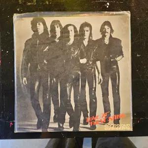 메탈 밴드 스콜피온스(Scorpions)의 아홉 번째 스튜디오 정규 앨범이자 이들의 커리어 정점을 상징하는 메가 히트 명반, 국내 라이선스 LP 음반 Still Loving Yo