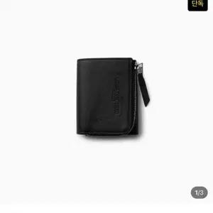 우영미 블랙 트라이폴드 레더 지갑
