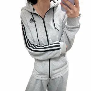 아디다스 삼선 후드집업 그레이 블랙