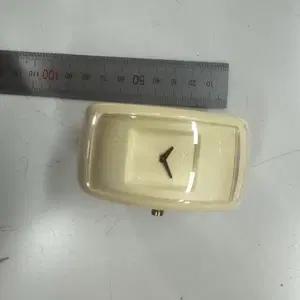 럭셔리 미사용 미래지향적 감성의 크림 아이보리 뱅글 디자인 o.d.m. 인화면 터치 슬라이드 아날로그 시계 팝니다