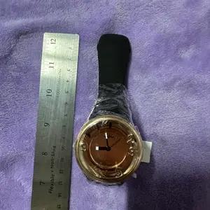 유니크한 골드 돔 베젤과 블랙 우레탄 스트랩이 매력적인 o.d.m 오디엠 디자인 쿼츠 미사용 시계 팝니다