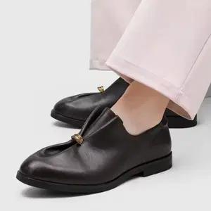 남성 간치니 장식 뮬 플랫슈즈 브라운 슈즈