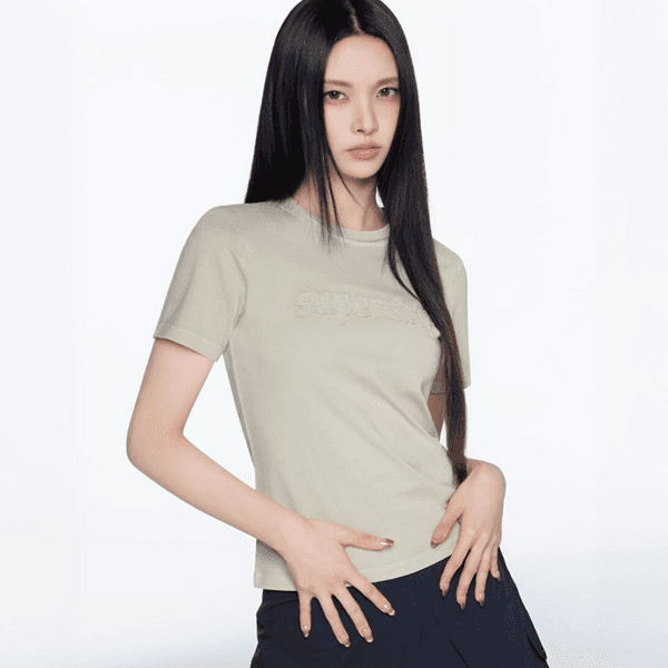 [아일릿 윤아 착용] [슈퍼드라이] 우먼스 빈티지 로고 패치 티셔츠 베이지