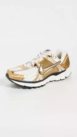 Nike 나이키 줌 보메로 5 골드 스니커즈 6439120
