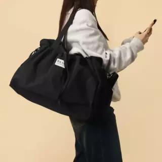 D.LAB 스트링 포켓 보스턴 트래블백 - black134424