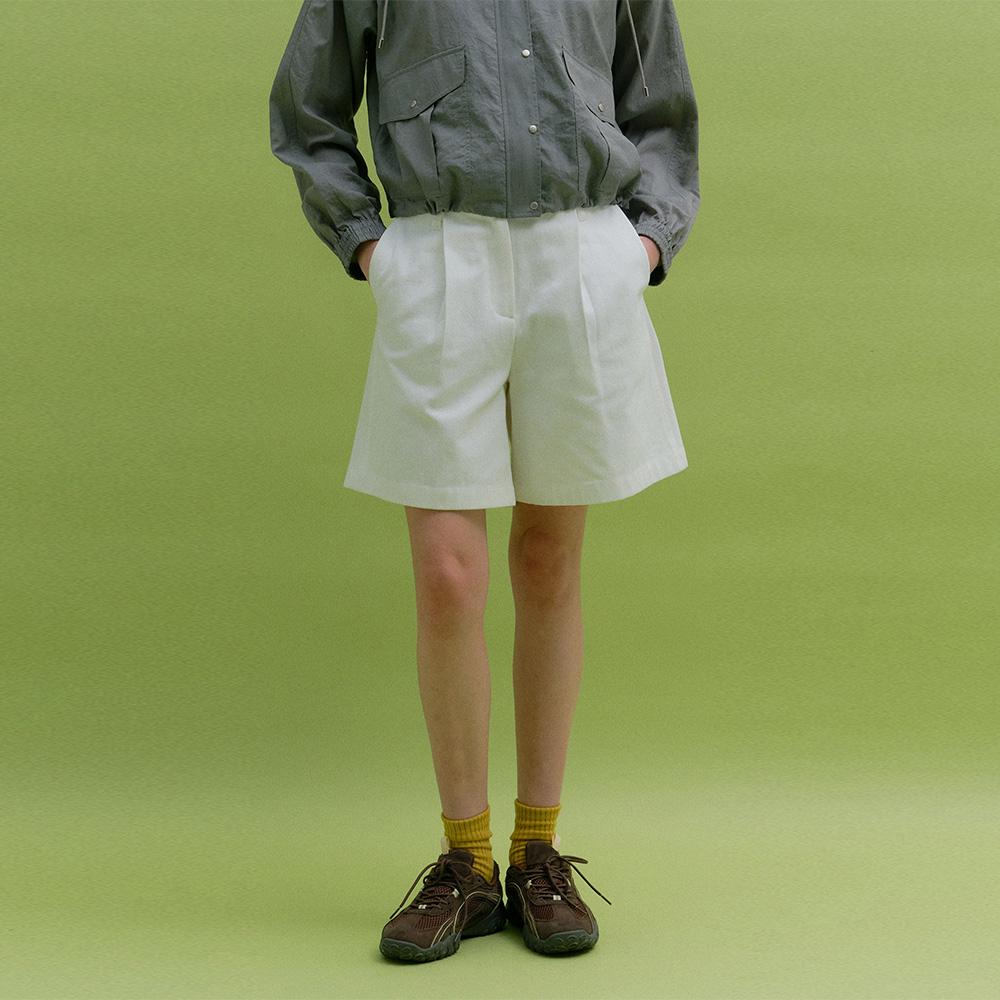 COTTON ONE-TUCK BERMUDA (off white)