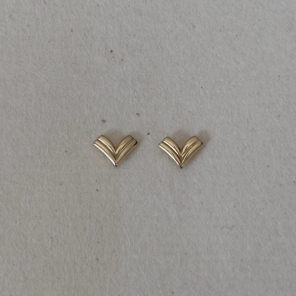 14k Vee earrings