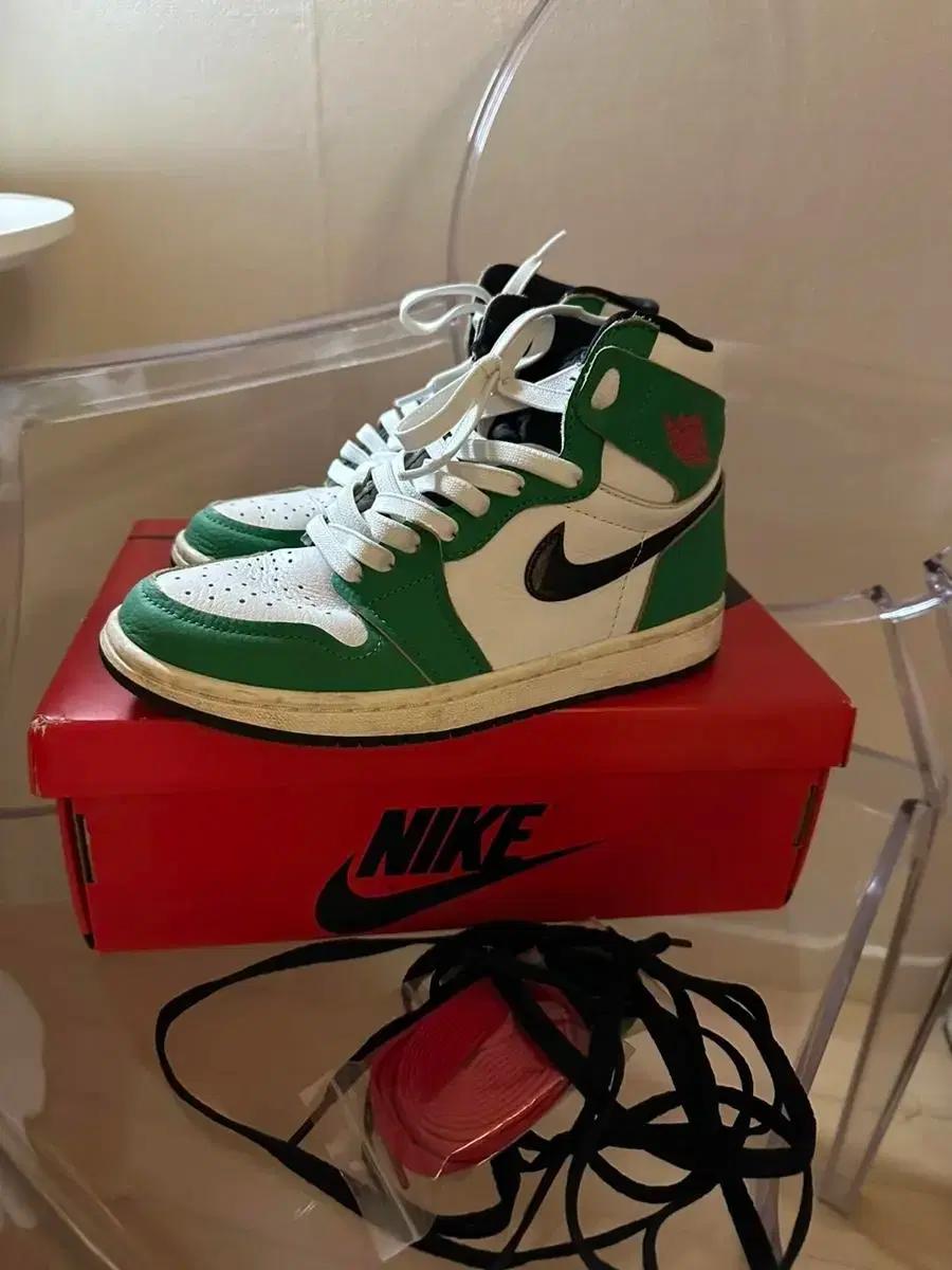 나이키 럭키그린 하이 230사이즈