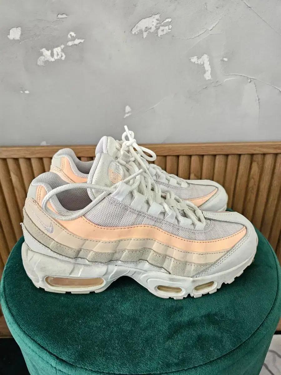 나이키 95 에어맥스 235cm 팝니다