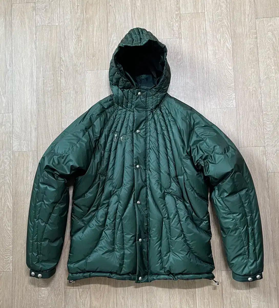 떠그클럽 케이브 다운 패딩 자켓 카키