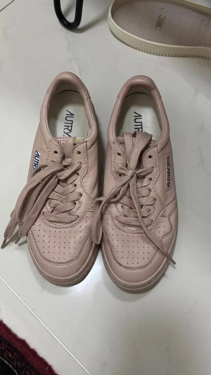 오트리 메달리스트 스니커즈 핑크