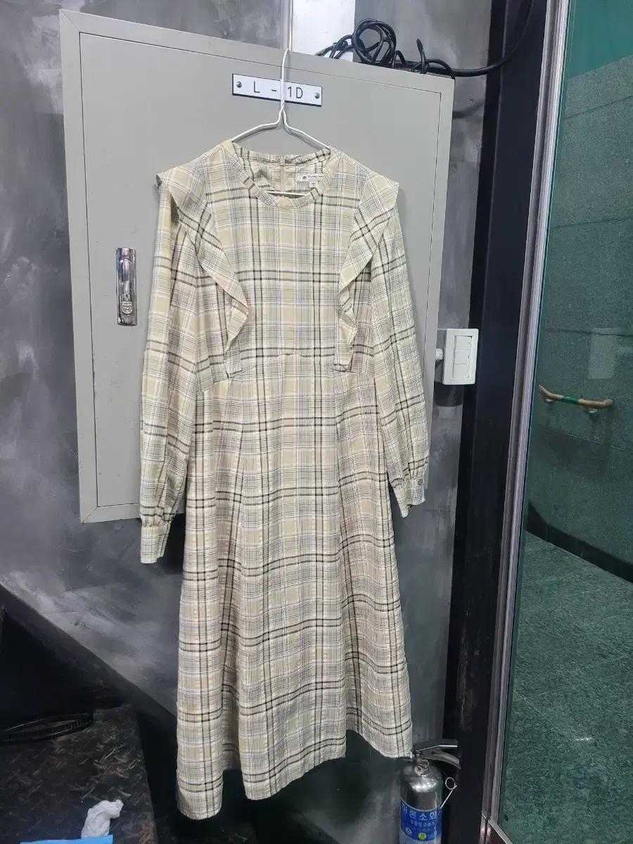 써스데이아일랜드 체크 프릴 롱 원피스 S-M