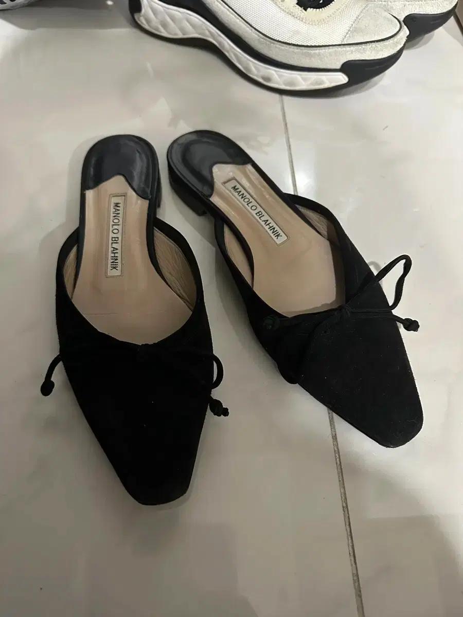 마놀로블라닉 발레리나뮬 37반 235