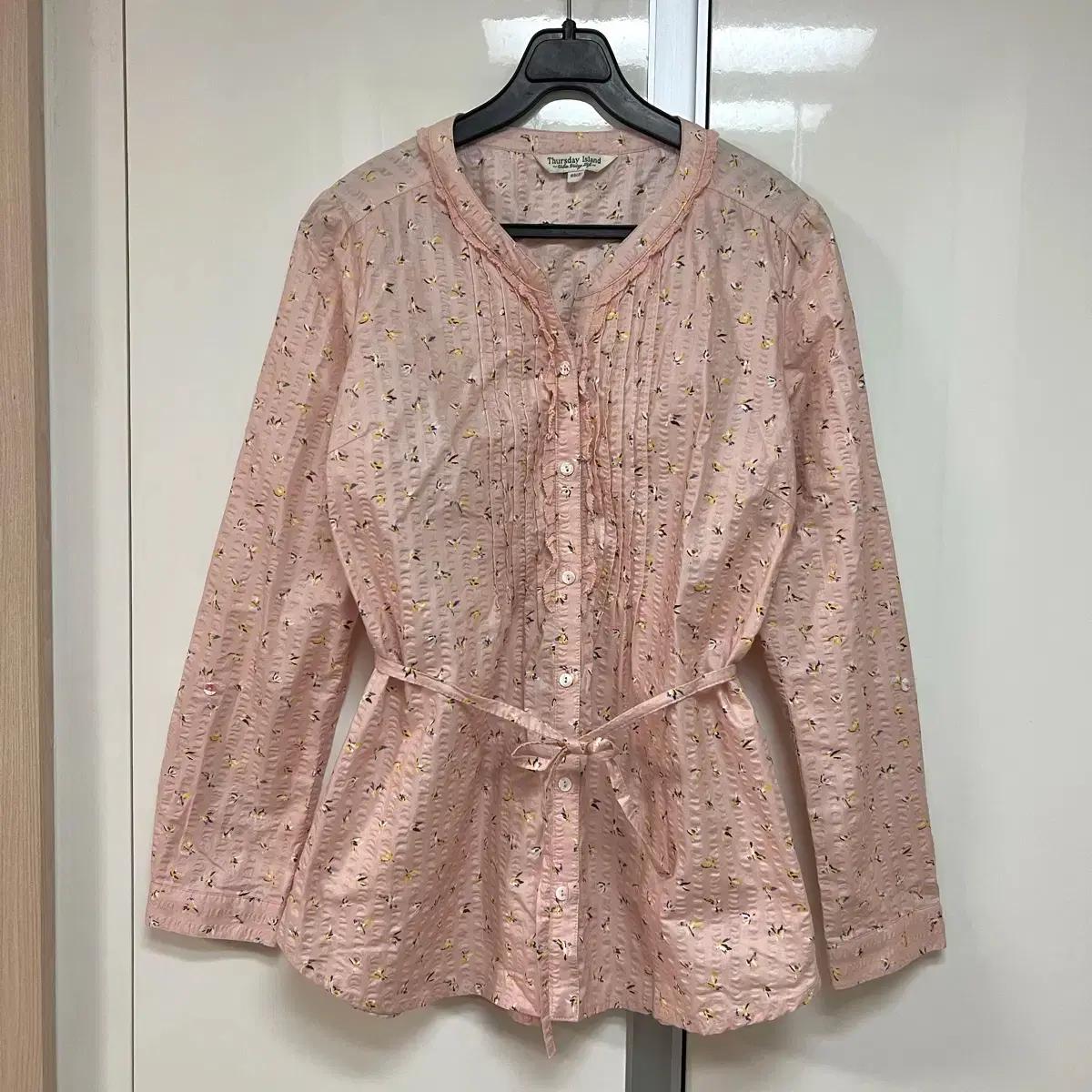 써스데이아일랜드 플라워 프릴 핀턱 블라우스 리본 러블리 빈티지