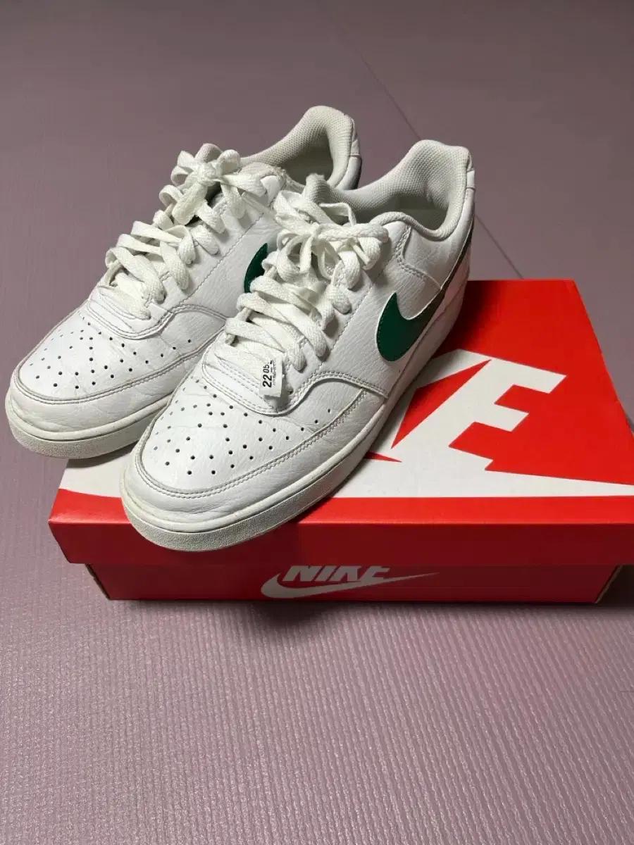 나이키 코트 비전 로우 에어포스 275