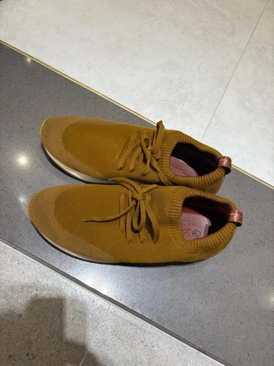 로로피아나 360lp 스니커즈 43