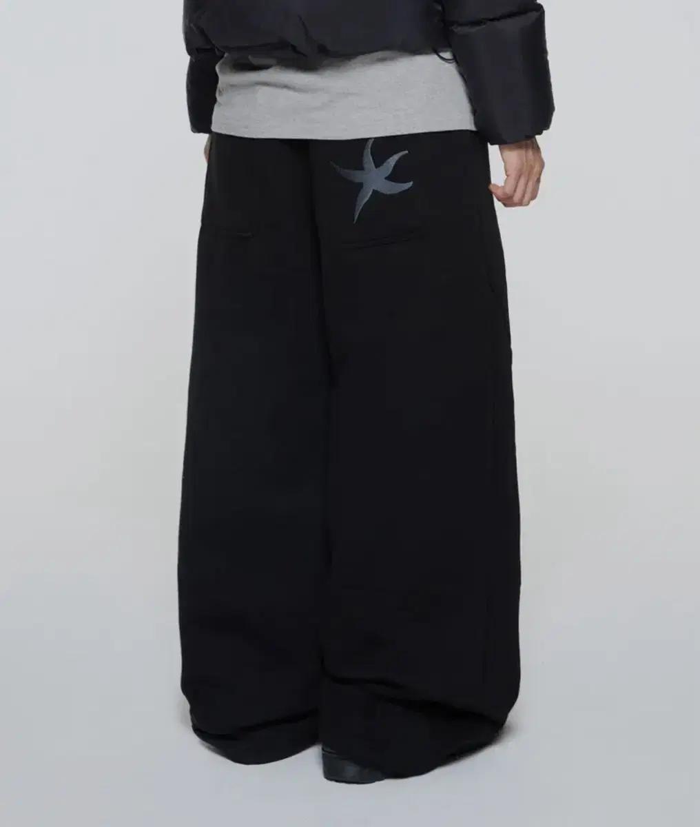 더콜디스트모먼트 TCM starfish sweat pants black