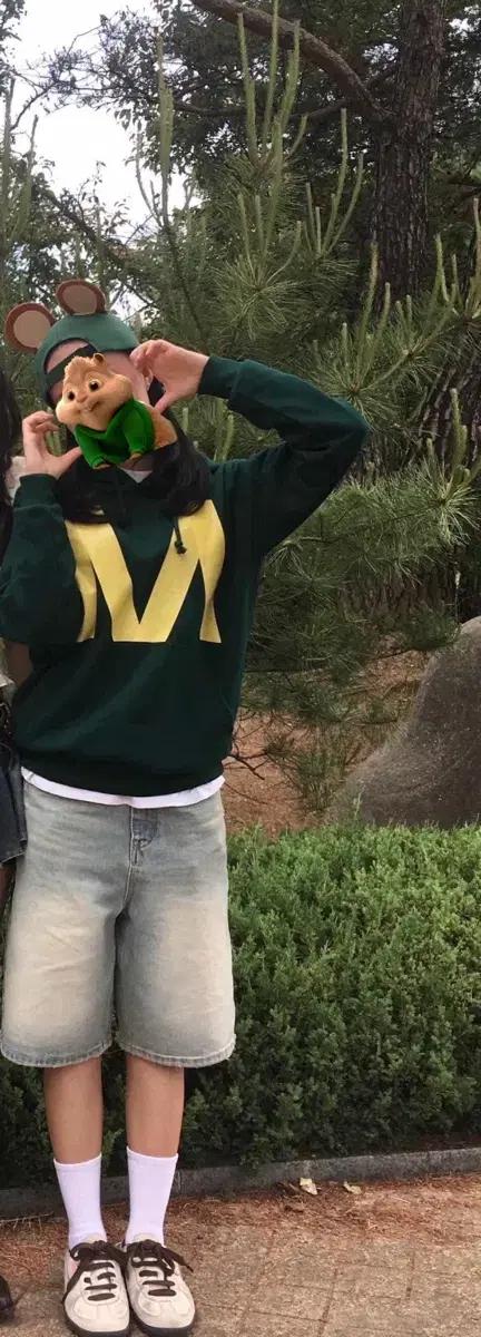 앨빈과 슈퍼밴드 졸업사진 초록