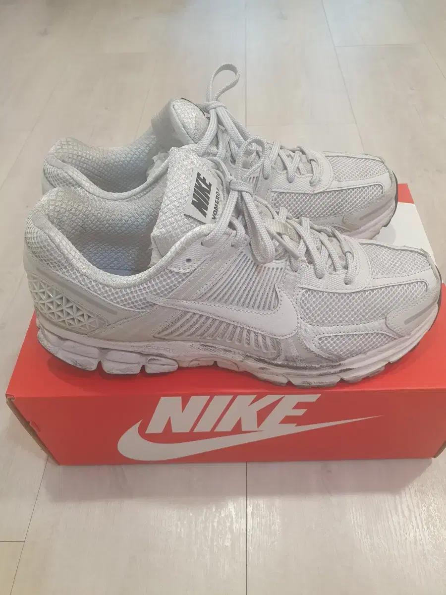 나이키 줌 보메로5 서밋 화이트 280