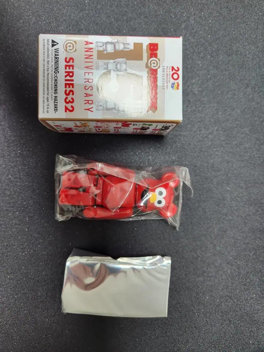 베어브릭 32탄 엘모 팝니다.