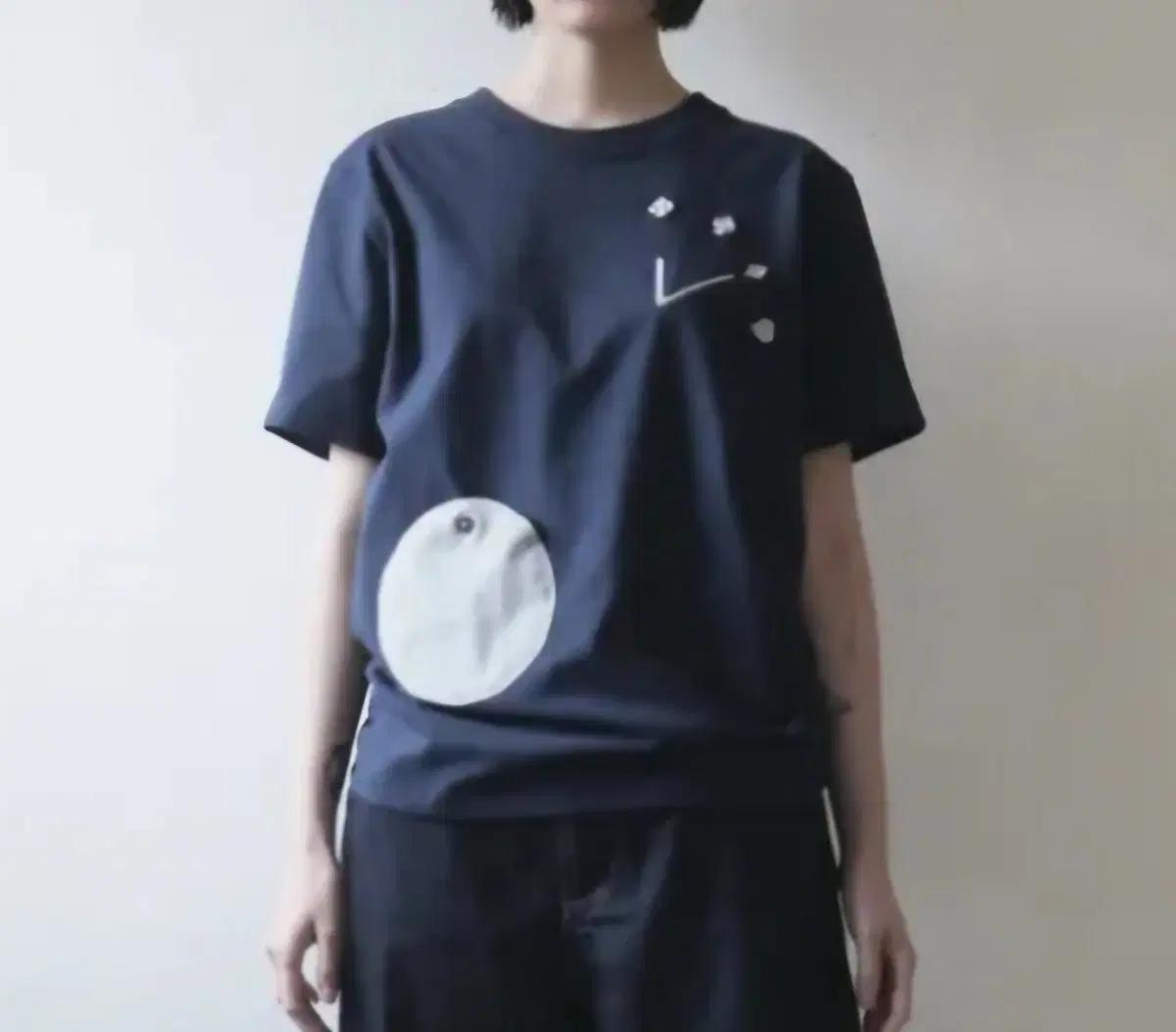 더콜디스트모먼트 TCM pape T (navy) 반팔티