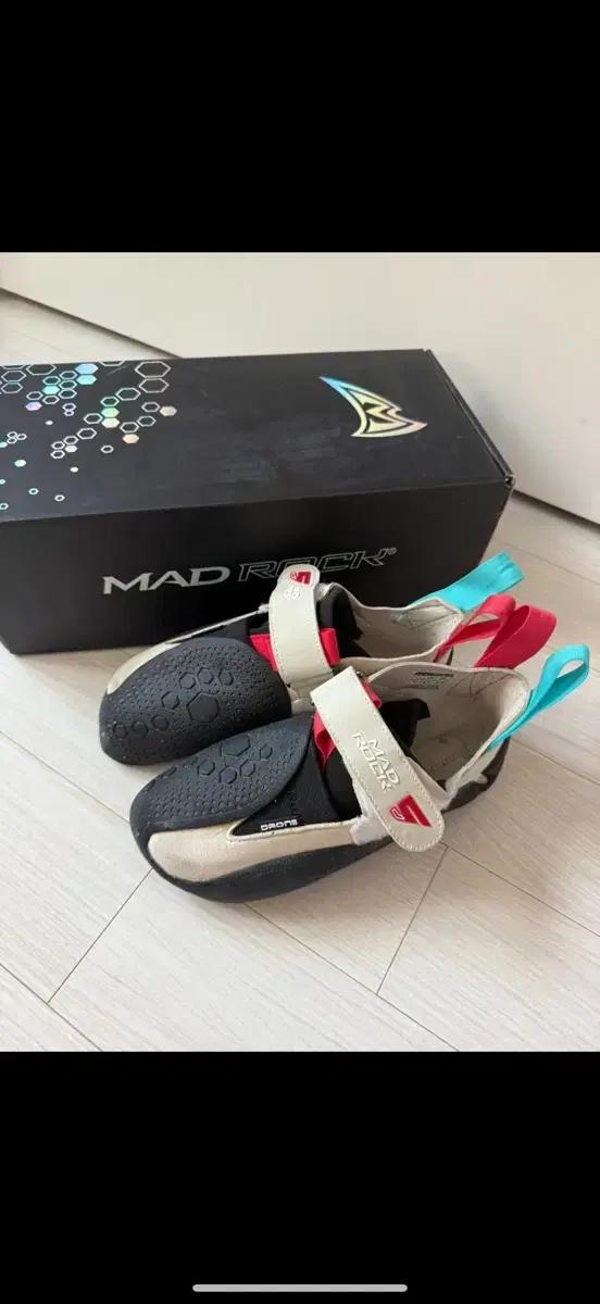 클라이밍화)매드락 드론 콤프 HV 235 (새거)