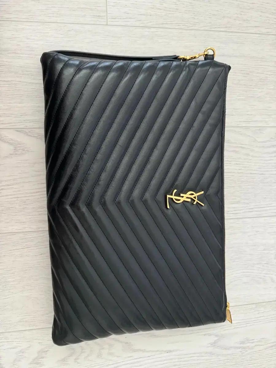 입생로랑 클러치