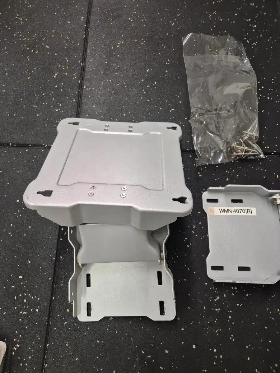 WMN4070 삼성 벽걸이 브라켓입니다