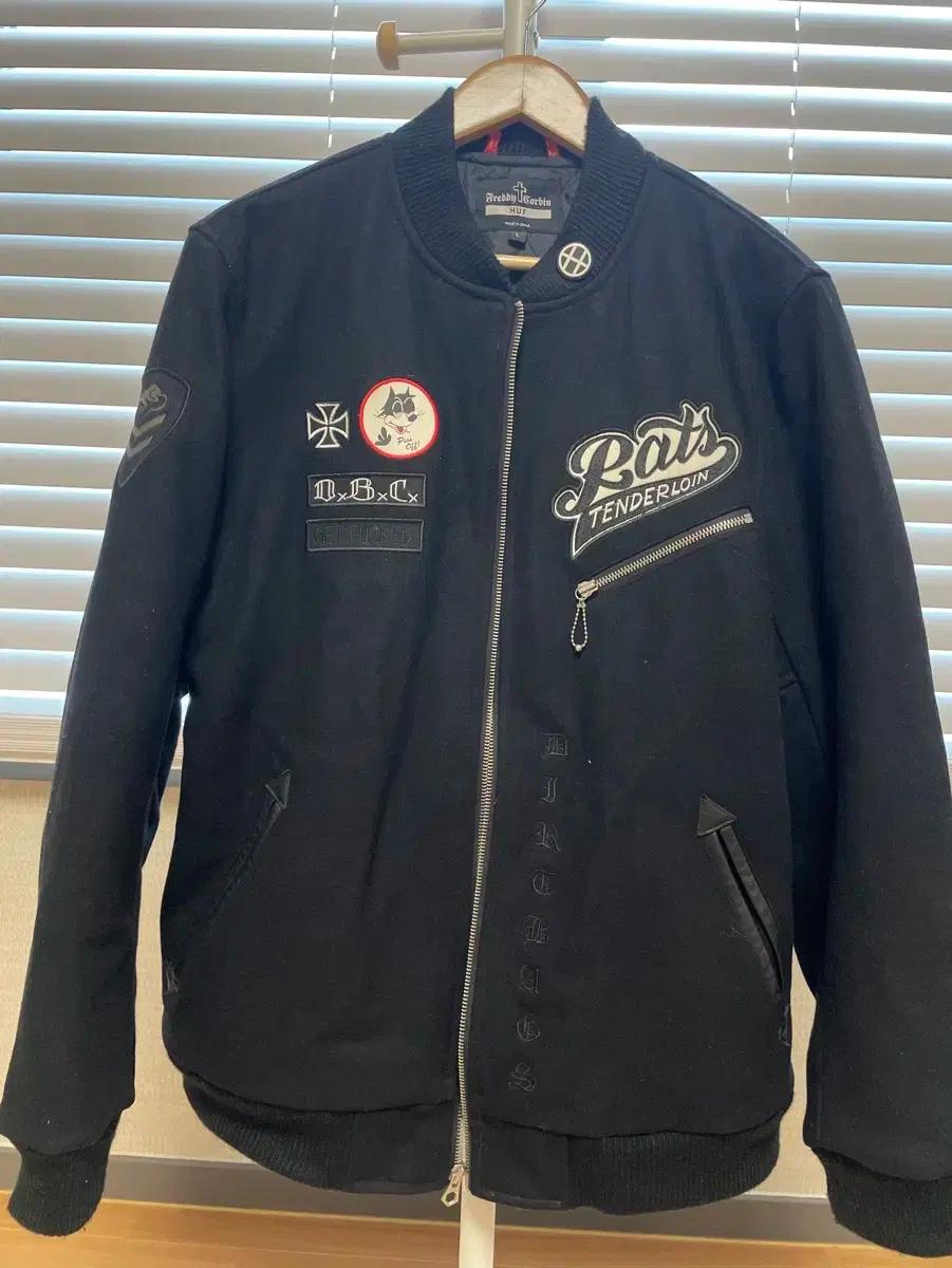 허프 x 코빈 울 자켓 L 판매합니다.