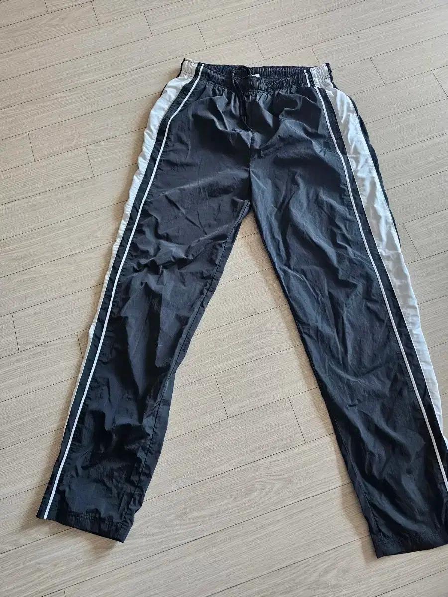 새상품)ALO Yoga알로 요가 레이스트랙 바지 L