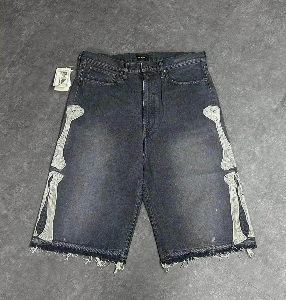 캐피탈 본 쇼츠 블랙 34 팝니다