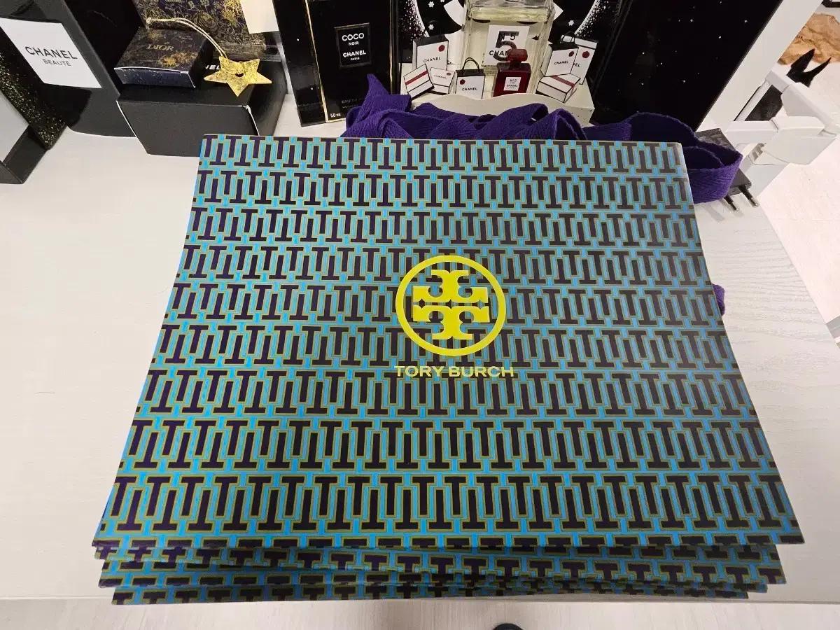 토리버치 쇼핑백들