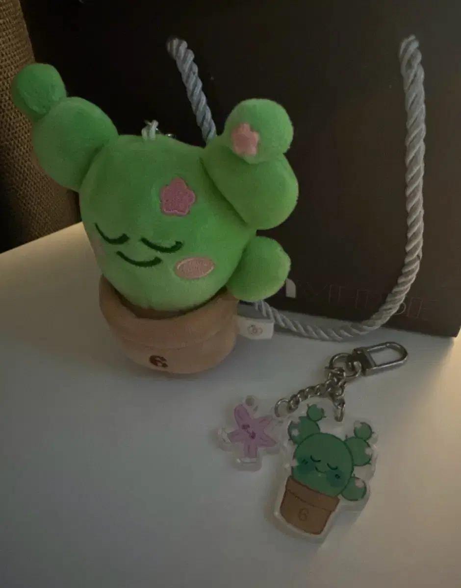 아이유6기키링(미사용)