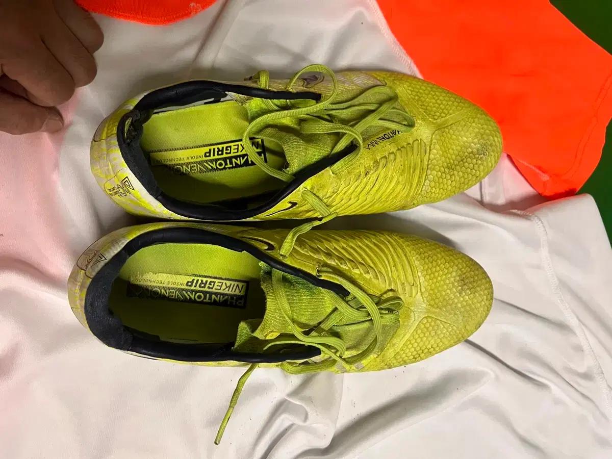 나이키 팬텀 베놈 엘리트 FG 260