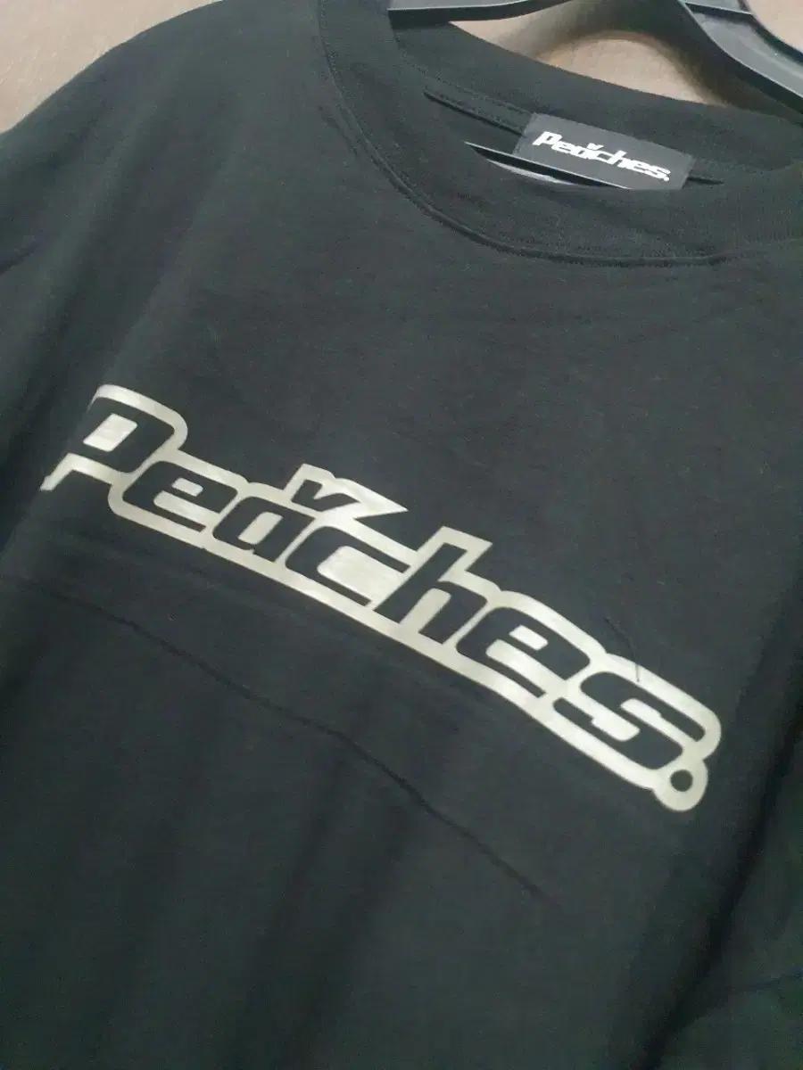 Peaches 피치스 스피닝 휠 롱슬리브 블랙 티셔츠